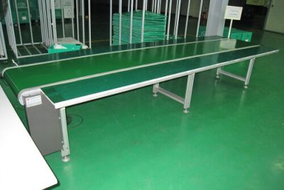 What is a conveyor with two-way operation table?