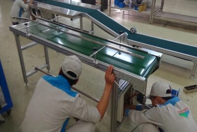 Chuyên lắp đặt băng tải in date cho dây chuyền sản xuất sản phẩm uy tín cam kết chất lượng