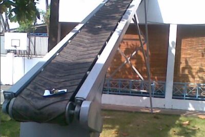 Băng tải nghiêng: cấu tạo, phân loại và lợi ích