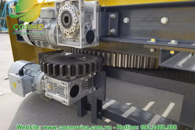 Băng tải bàn xoay pallet 90 độ